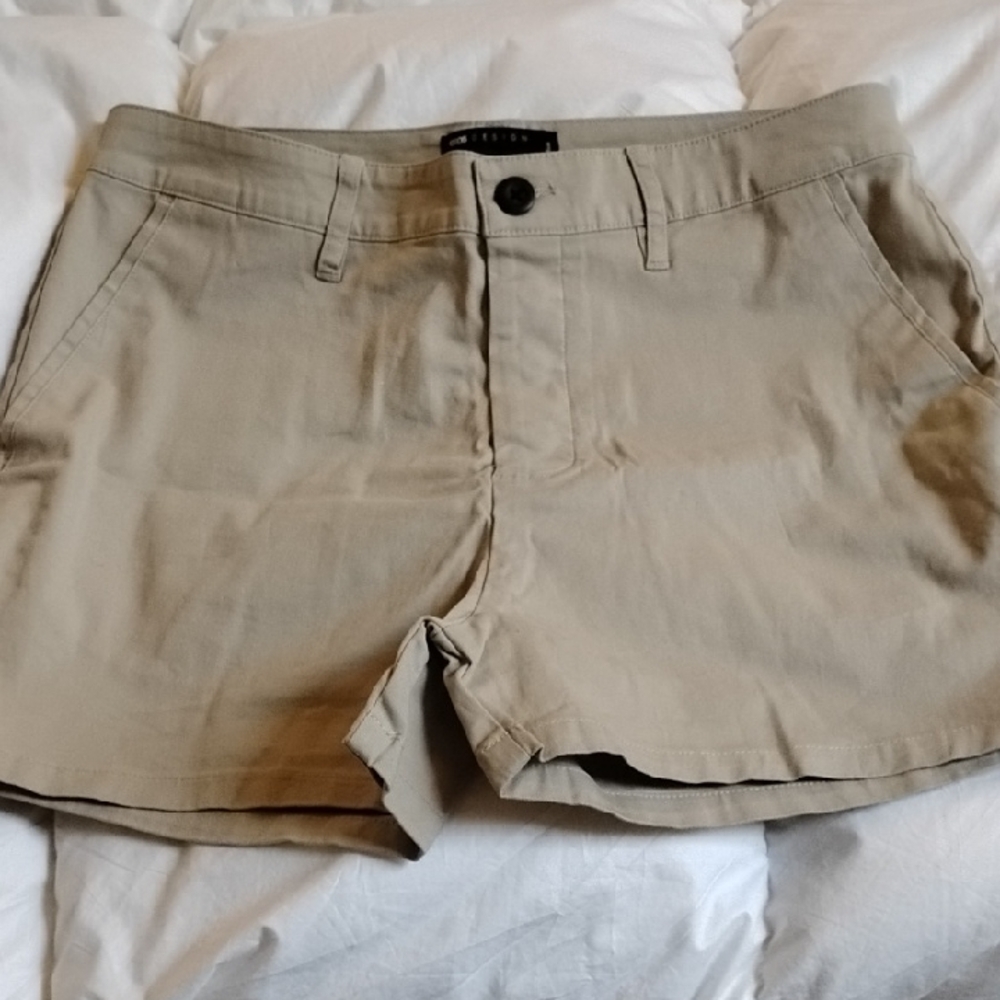 Asos                            Casual Shorts In Color Dove. Skinny Chino Shorts